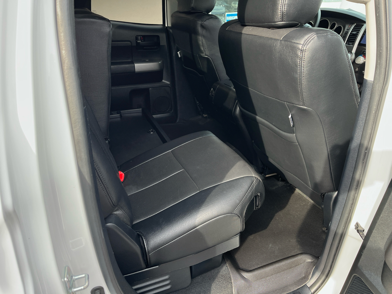 Toyota Tundra Tundra-Grade 5.7L Double Cab 4WD 2011