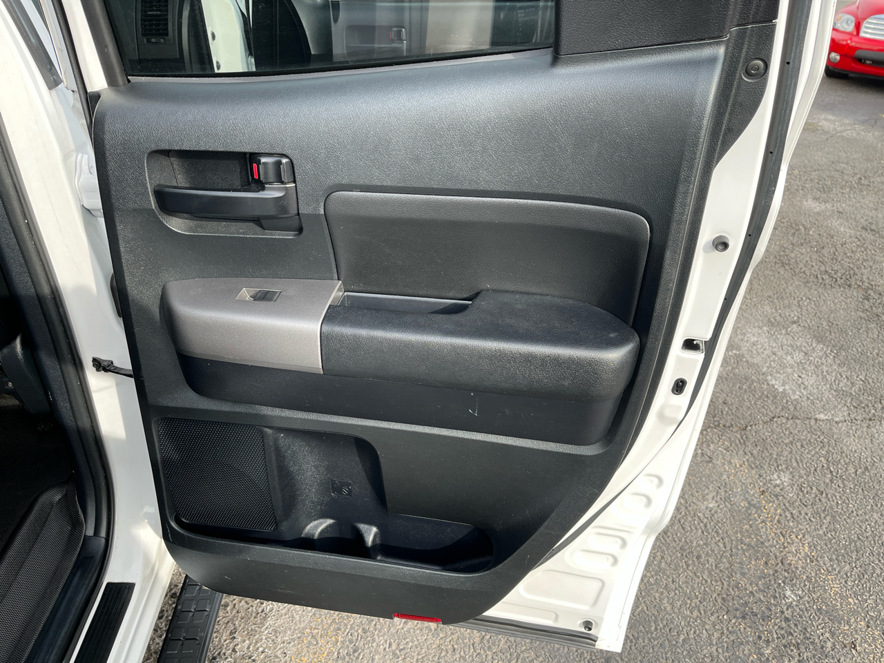 Toyota Tundra Tundra-Grade 5.7L Double Cab 4WD 2011