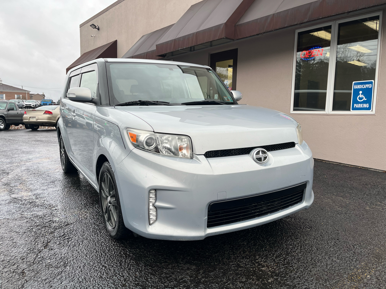 Scion xB 5-Door Wagon 4-Spd AT 2013