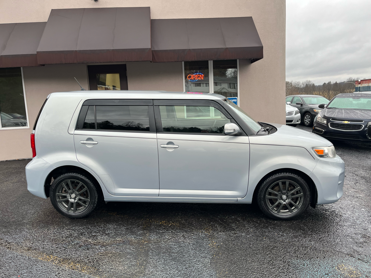 Scion xB 5-Door Wagon 4-Spd AT 2013