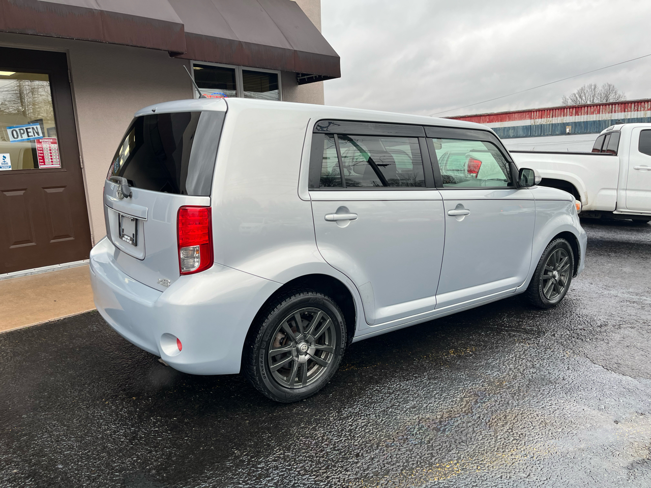Scion xB 5-Door Wagon 4-Spd AT 2013