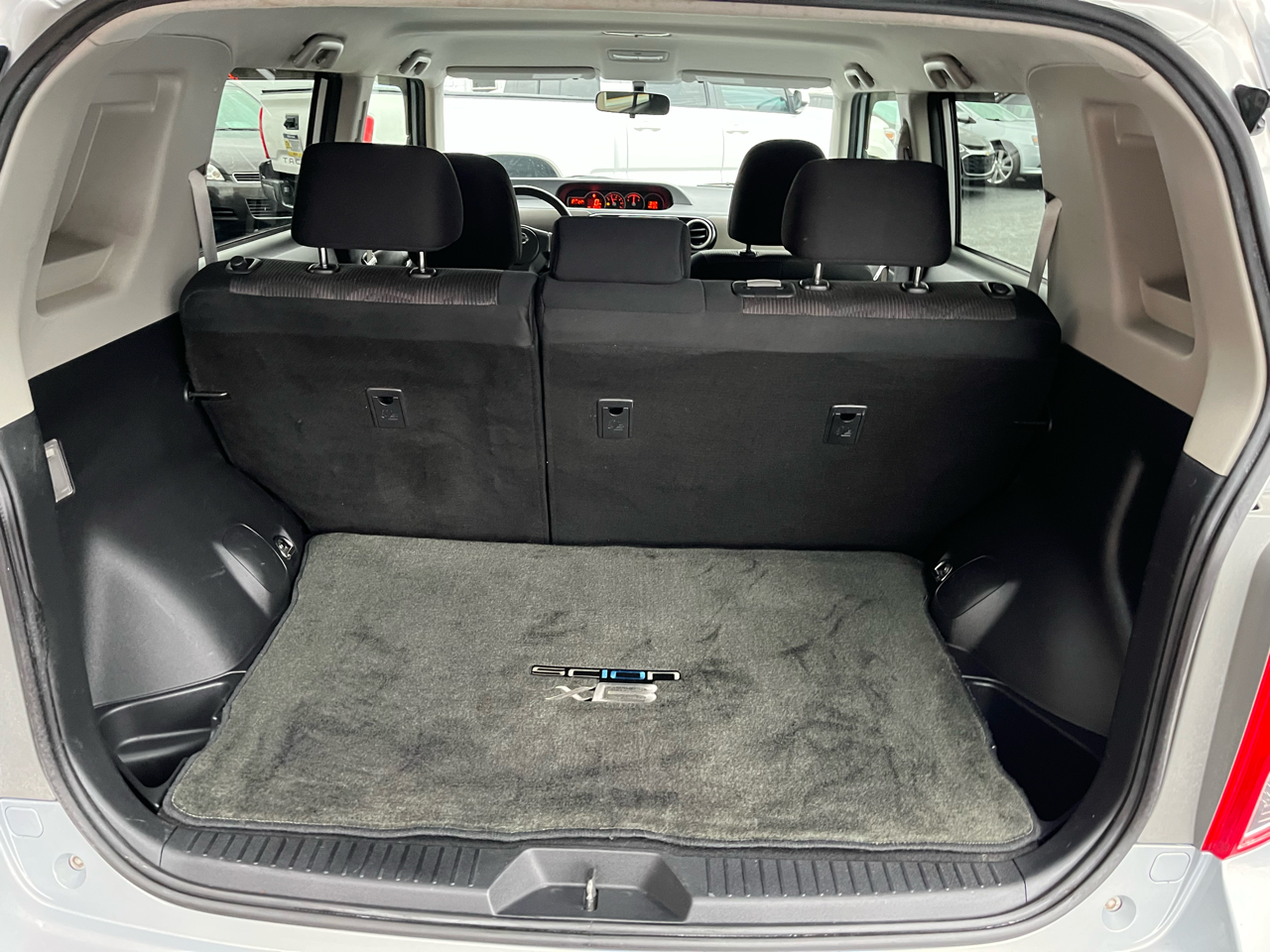 Scion xB 5-Door Wagon 4-Spd AT 2013