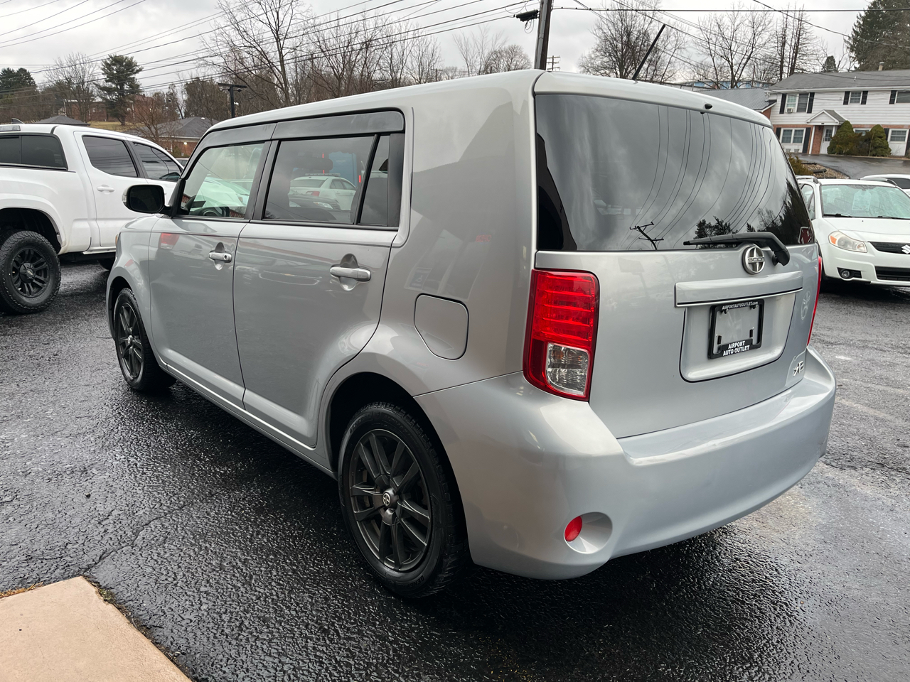 Scion xB 5-Door Wagon 4-Spd AT 2013