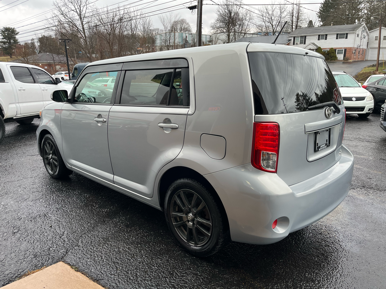 Scion xB 5-Door Wagon 4-Spd AT 2013