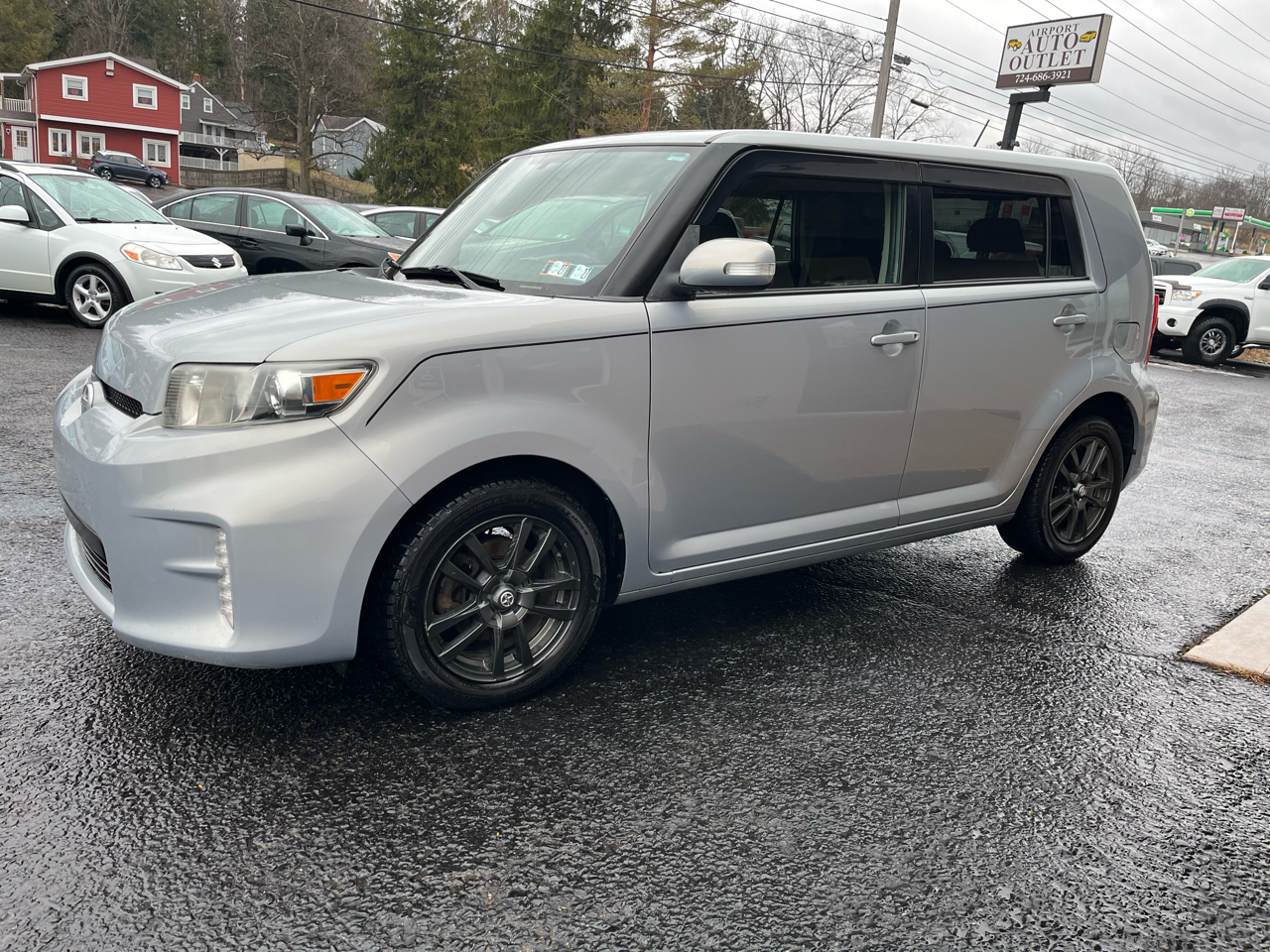 Scion xB 5-Door Wagon 4-Spd AT 2013