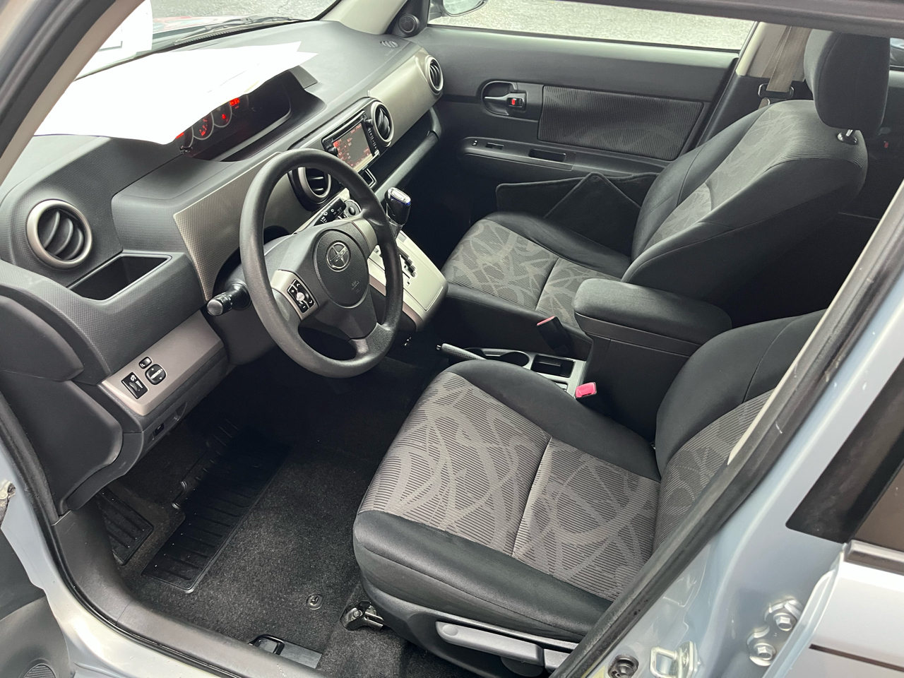 Scion xB 5-Door Wagon 4-Spd AT 2013