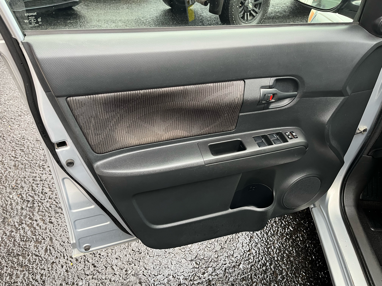 Scion xB 5-Door Wagon 4-Spd AT 2013