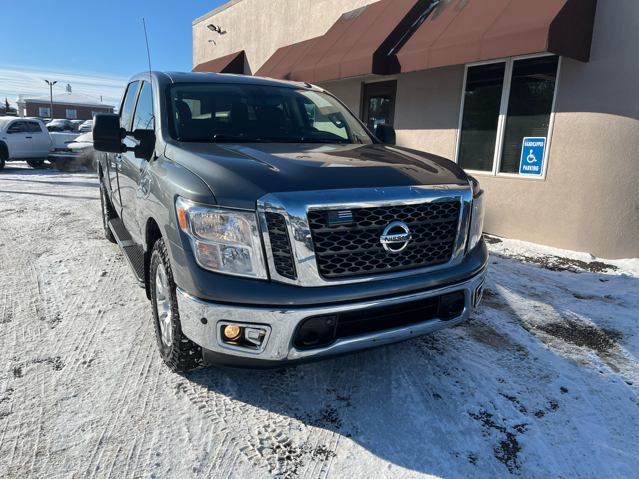 Nissan Titan 4x4 Crew Cab SV 2017
