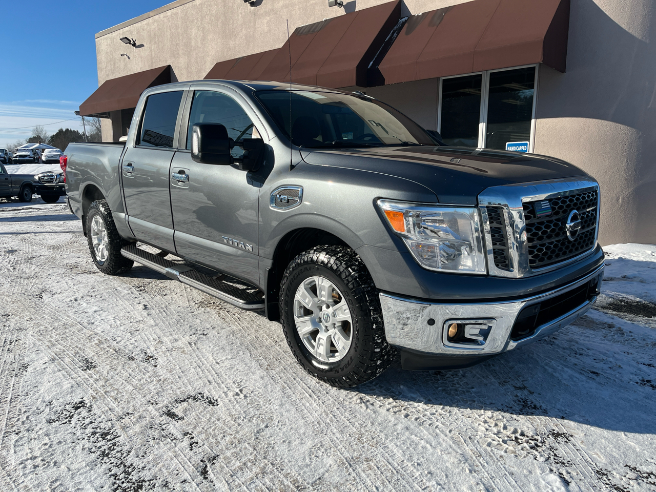 Nissan Titan 4x4 Crew Cab SV 2017