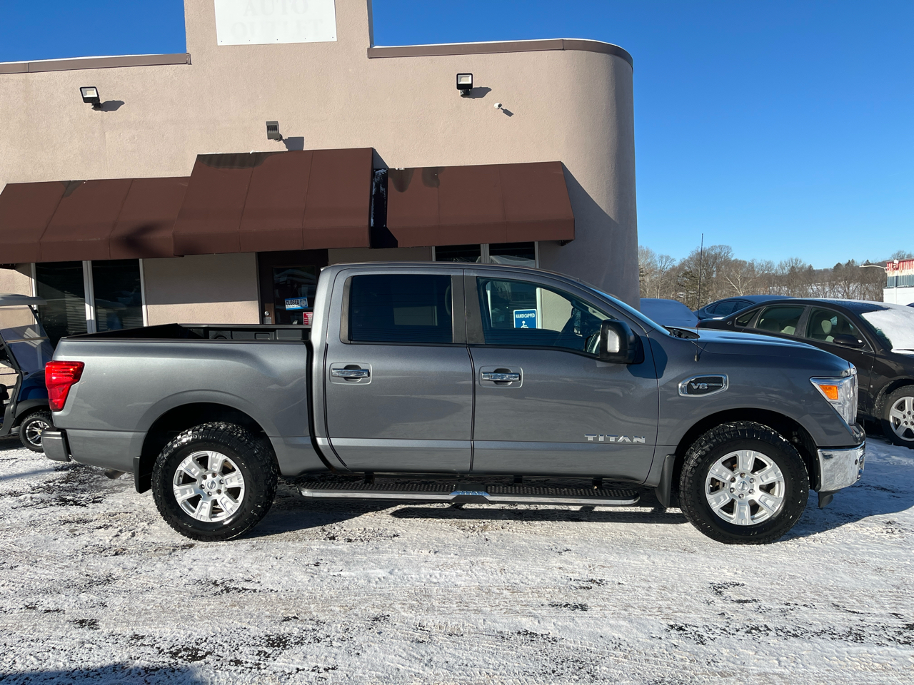 Nissan Titan 4x4 Crew Cab SV 2017