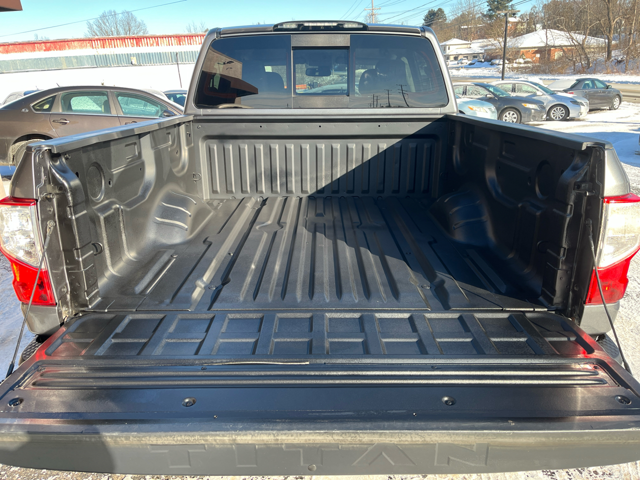 Nissan Titan 4x4 Crew Cab SV 2017