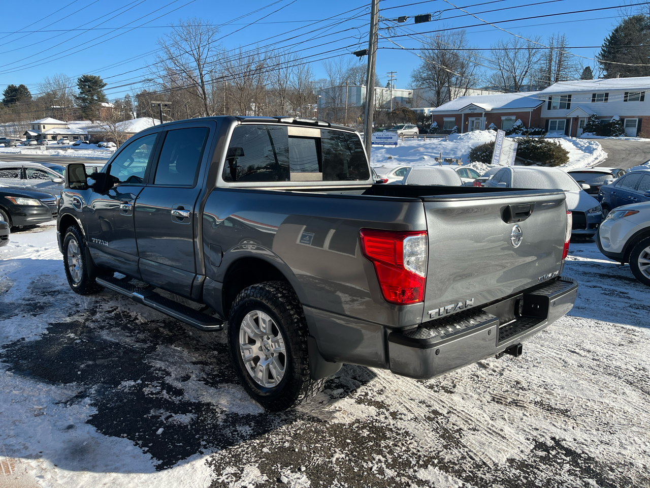 Nissan Titan 4x4 Crew Cab SV 2017