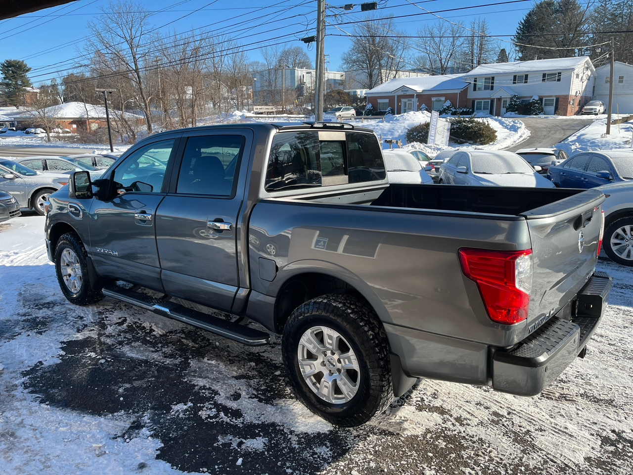 Nissan Titan 4x4 Crew Cab SV 2017
