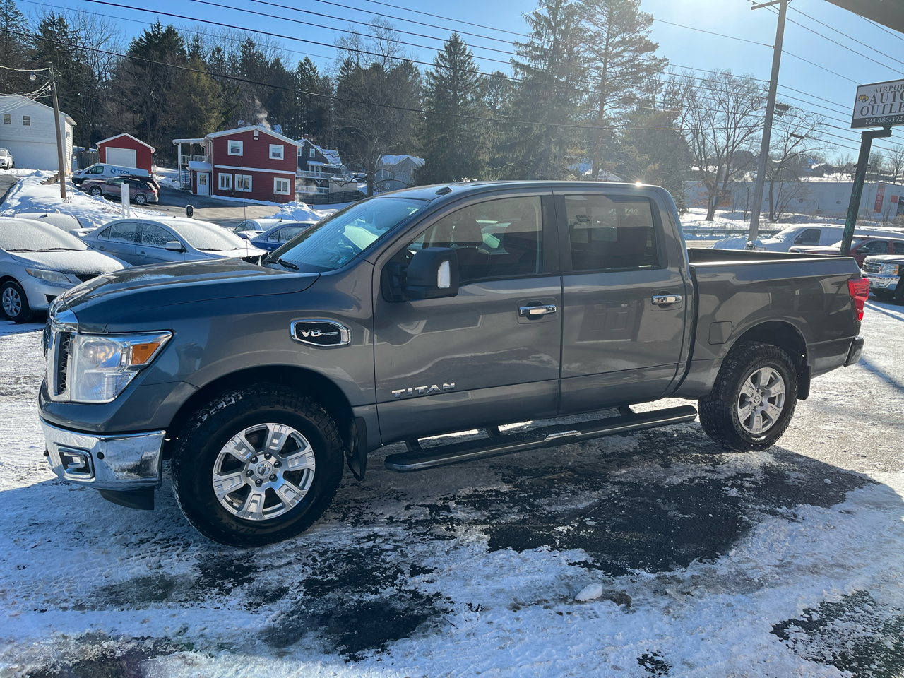 Nissan Titan 4x4 Crew Cab SV 2017