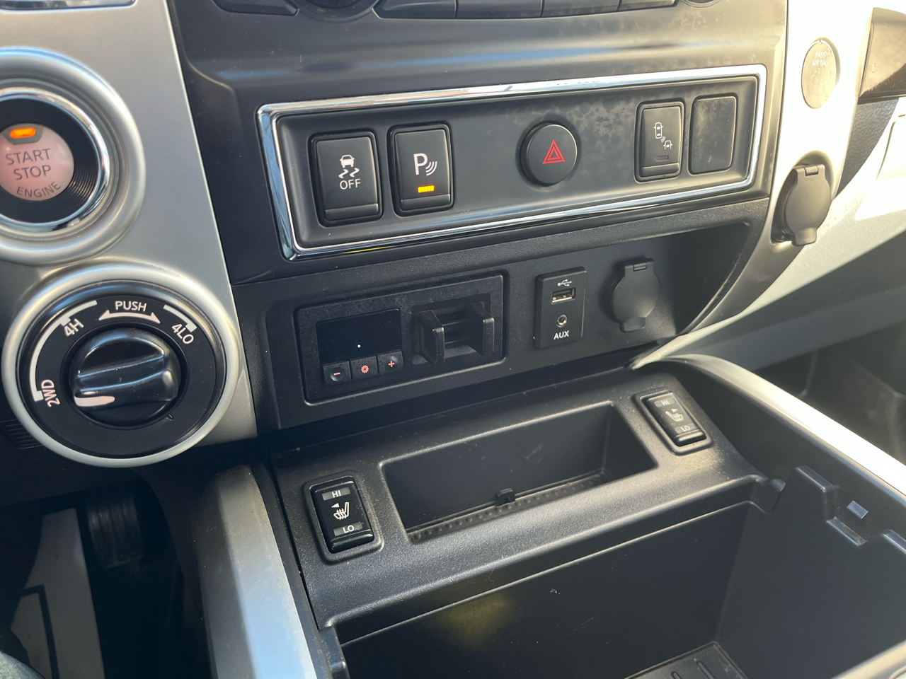 Nissan Titan 4x4 Crew Cab SV 2017