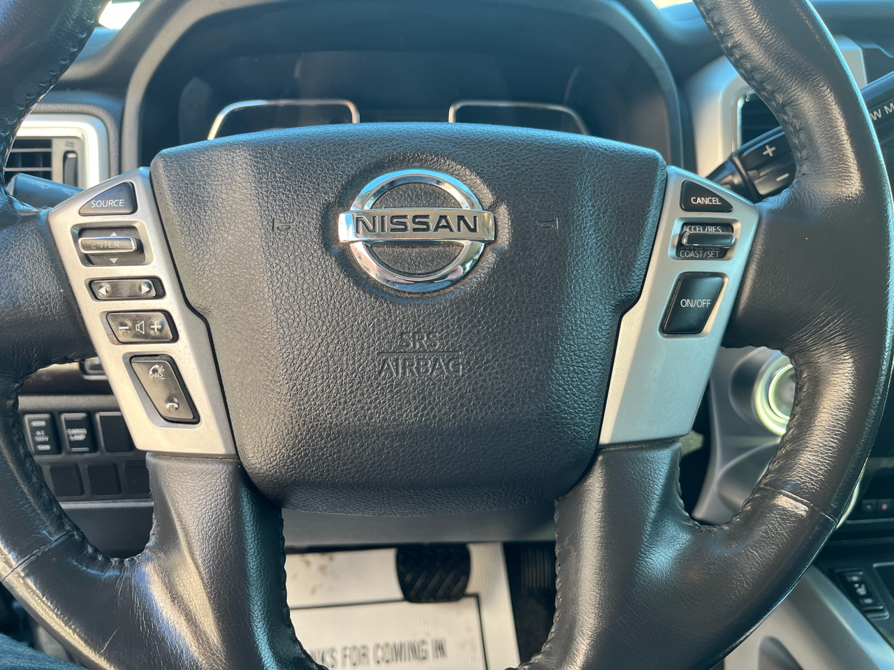 Nissan Titan 4x4 Crew Cab SV 2017