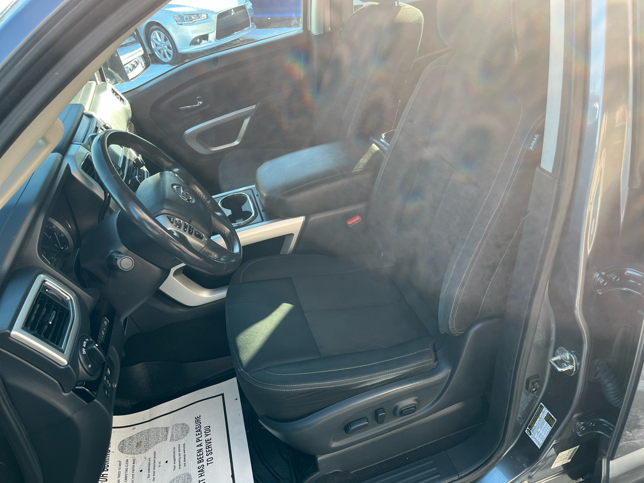 Nissan Titan 4x4 Crew Cab SV 2017