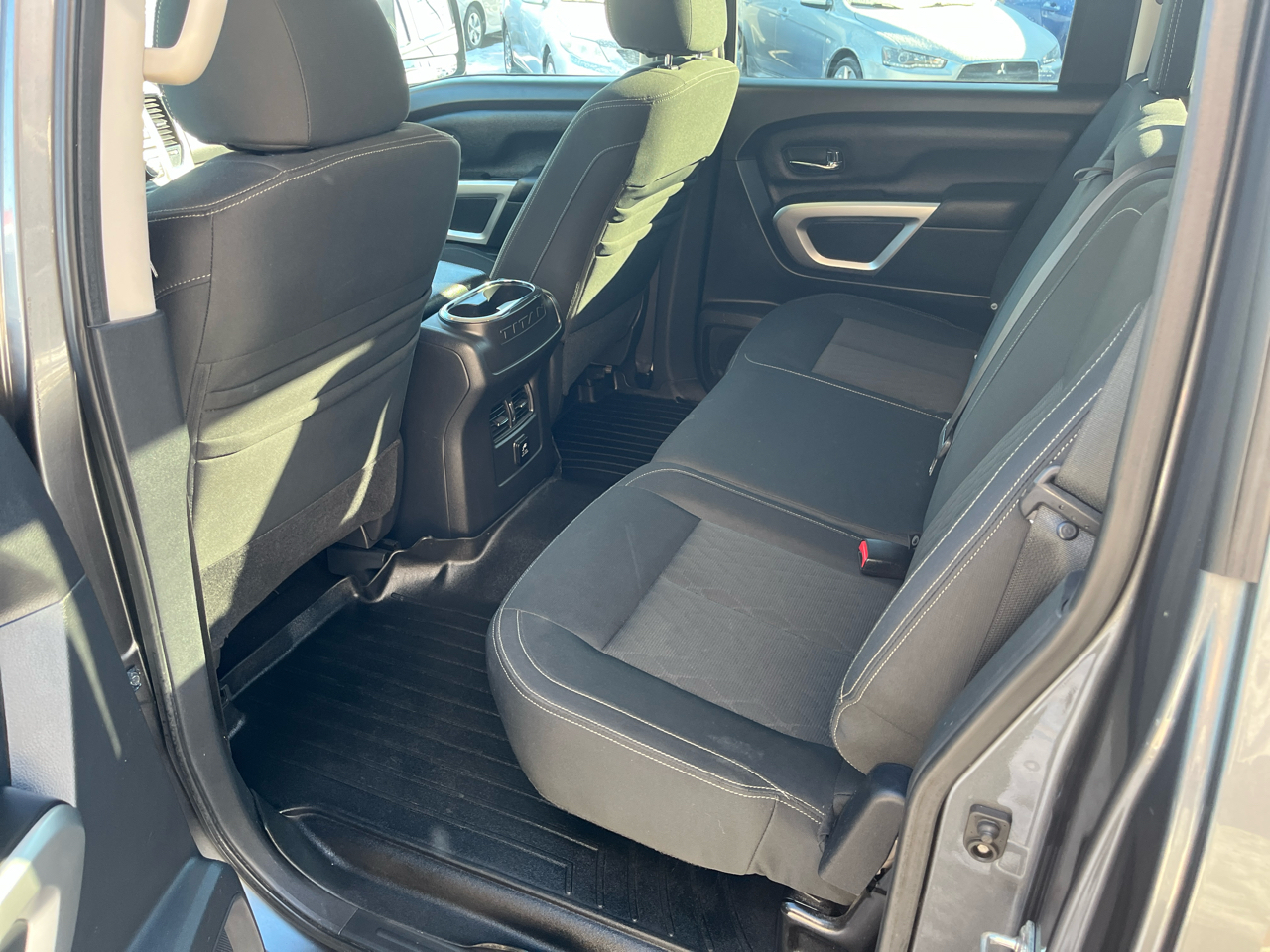 Nissan Titan 4x4 Crew Cab SV 2017