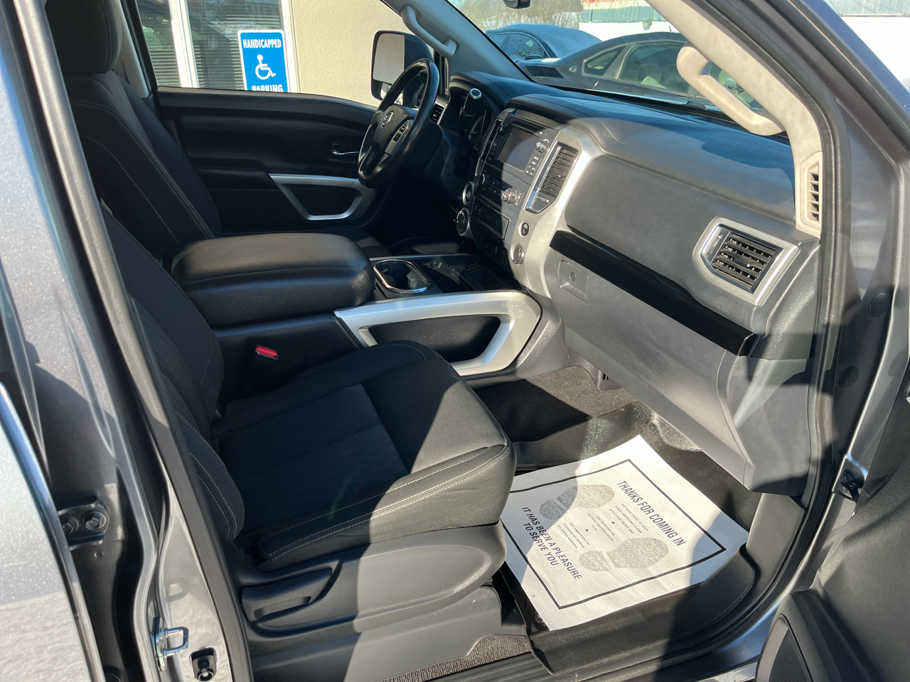 Nissan Titan 4x4 Crew Cab SV 2017