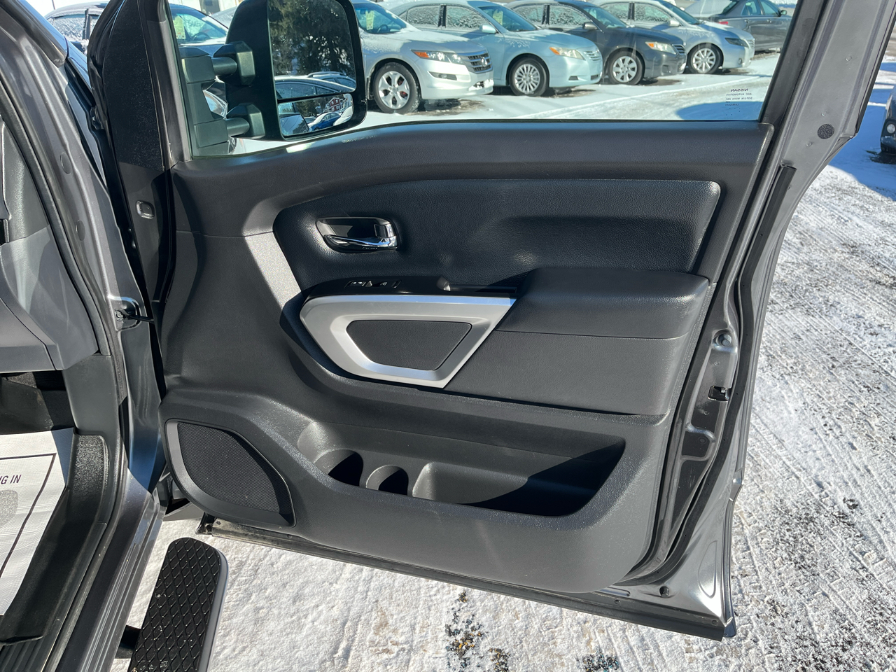 Nissan Titan 4x4 Crew Cab SV 2017