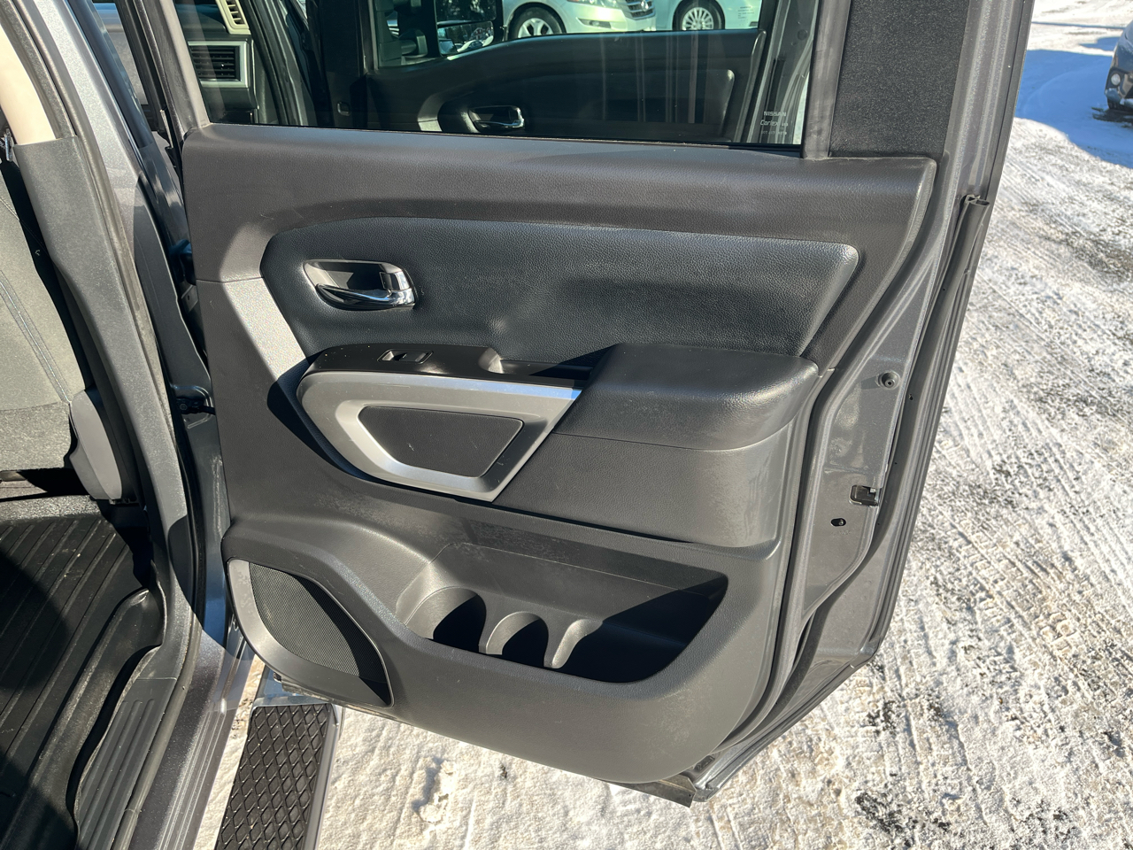 Nissan Titan 4x4 Crew Cab SV 2017