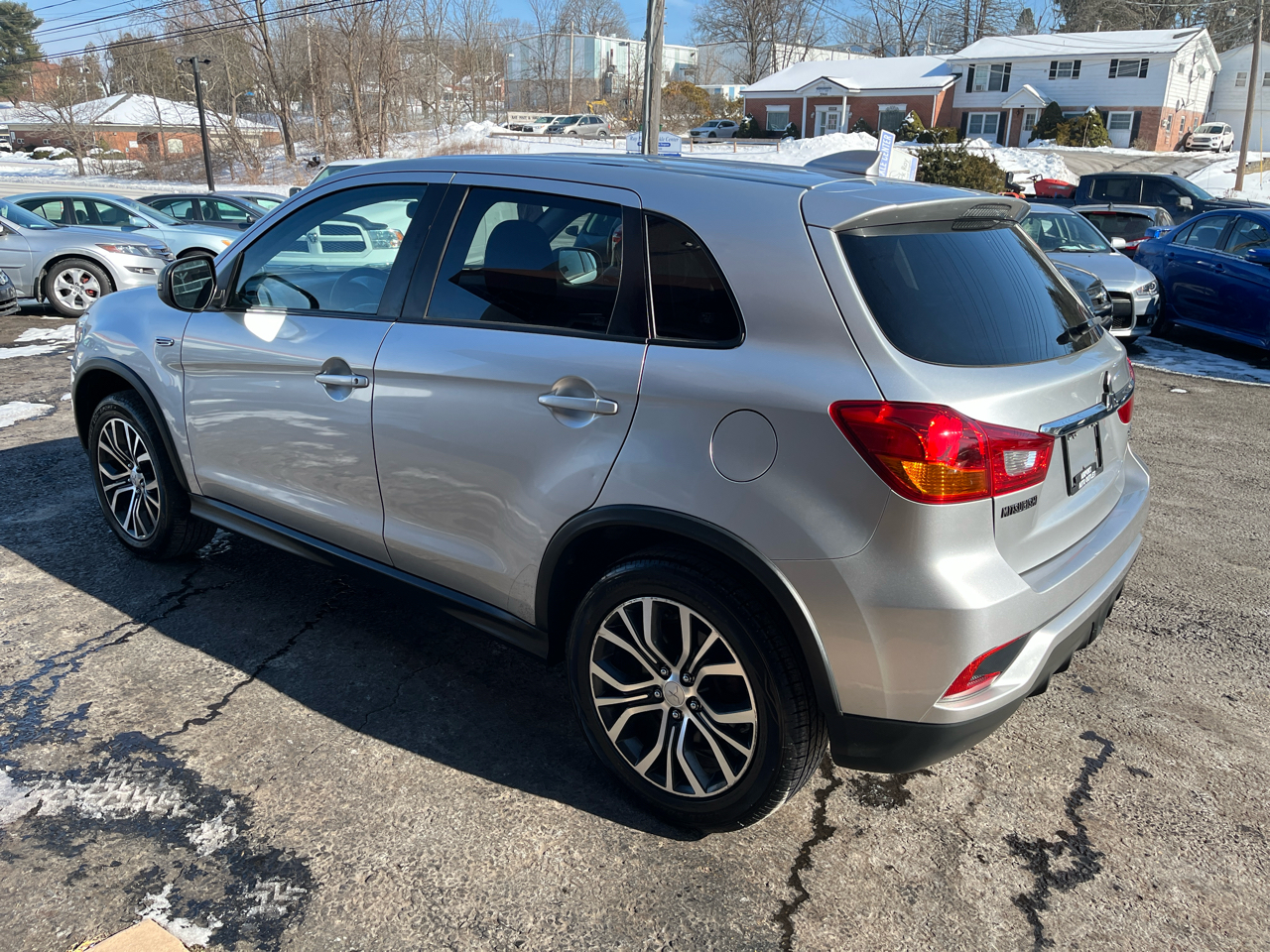 Mitsubishi Outlander Sport 2.0 ES 5M 2018