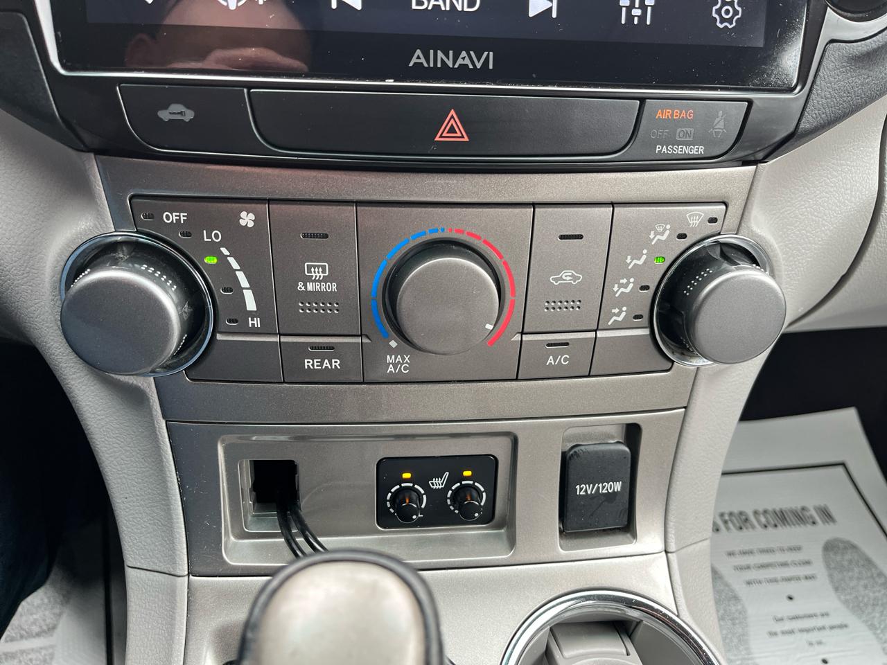 Toyota Highlander SE 4D SUV AWD 2012