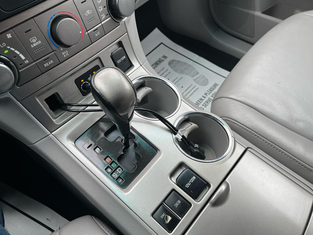 Toyota Highlander SE 4D SUV AWD 2012