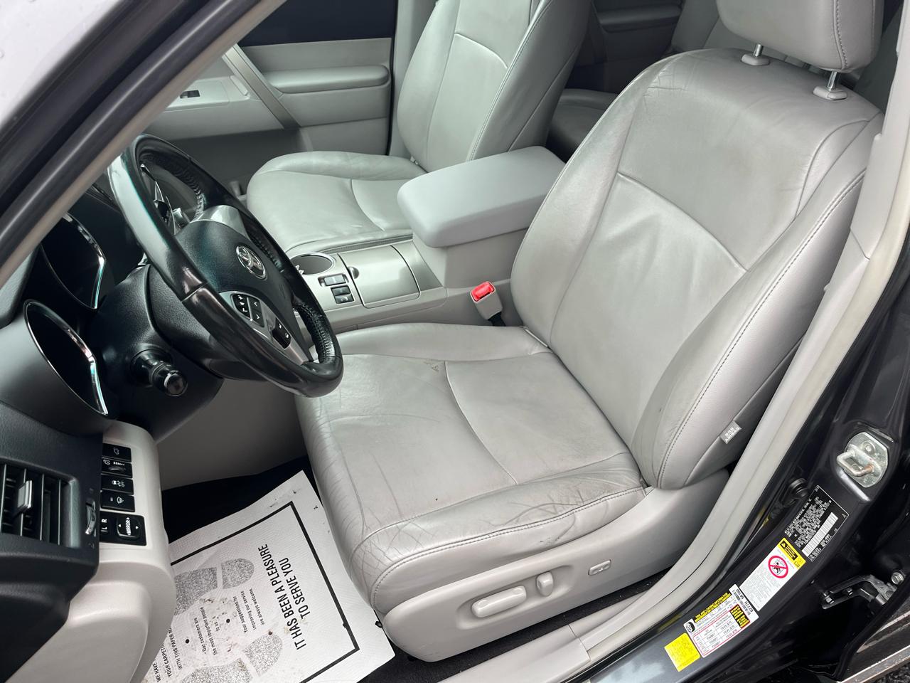 Toyota Highlander SE 4D SUV AWD 2012