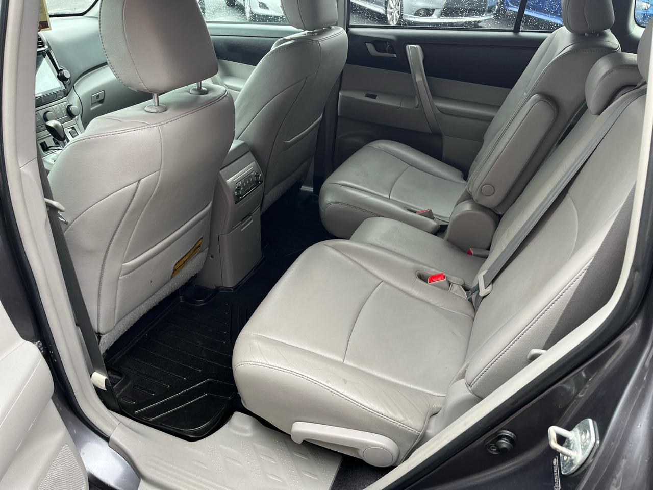 Toyota Highlander SE 4D SUV AWD 2012