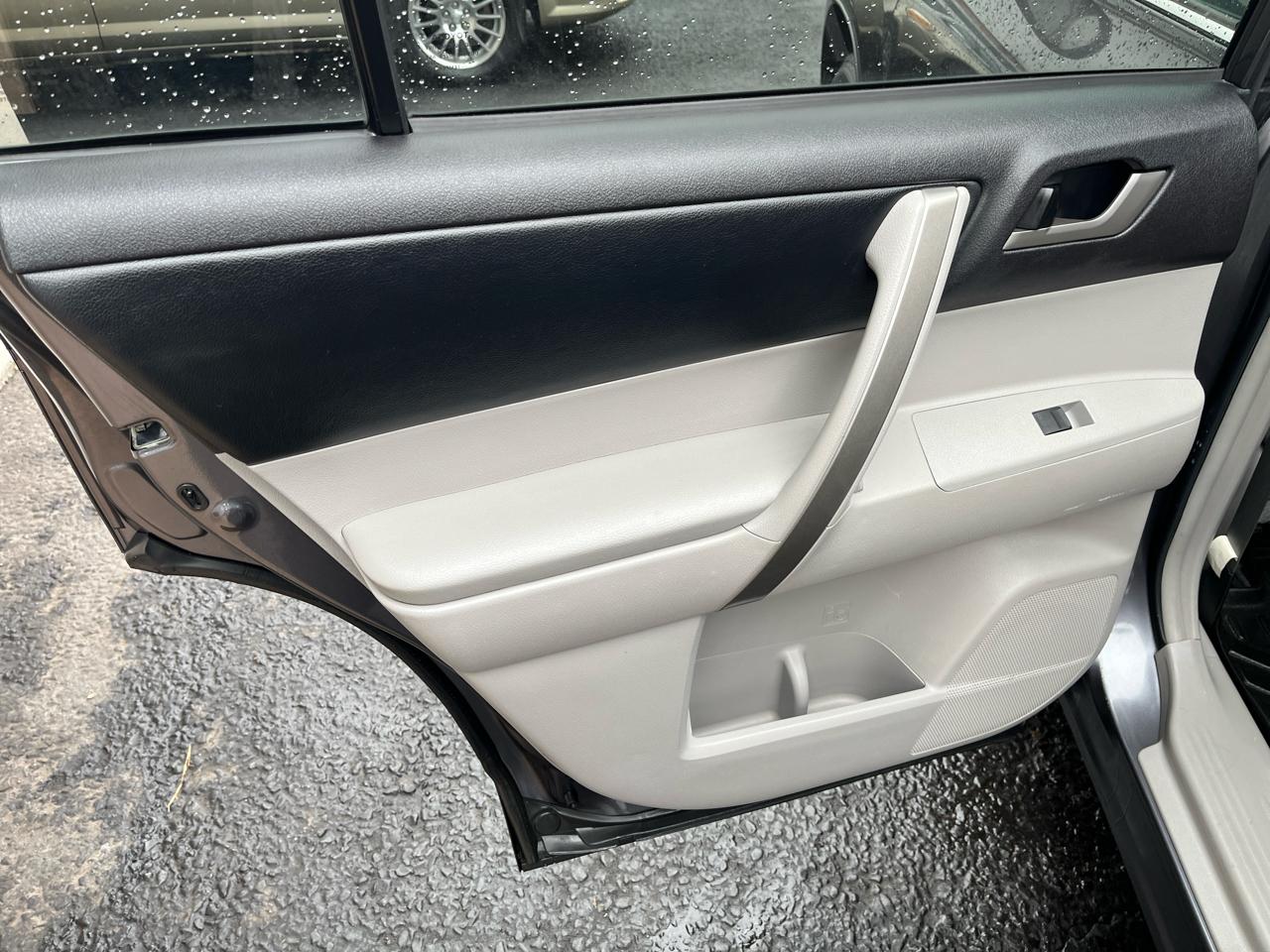 Toyota Highlander SE 4D SUV AWD 2012