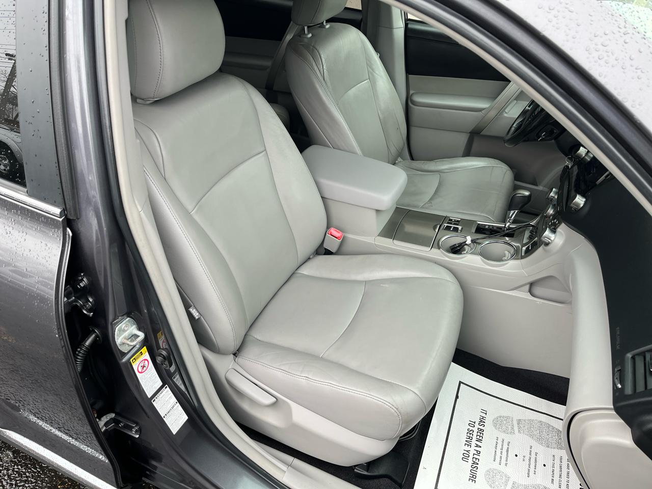 Toyota Highlander SE 4D SUV AWD 2012