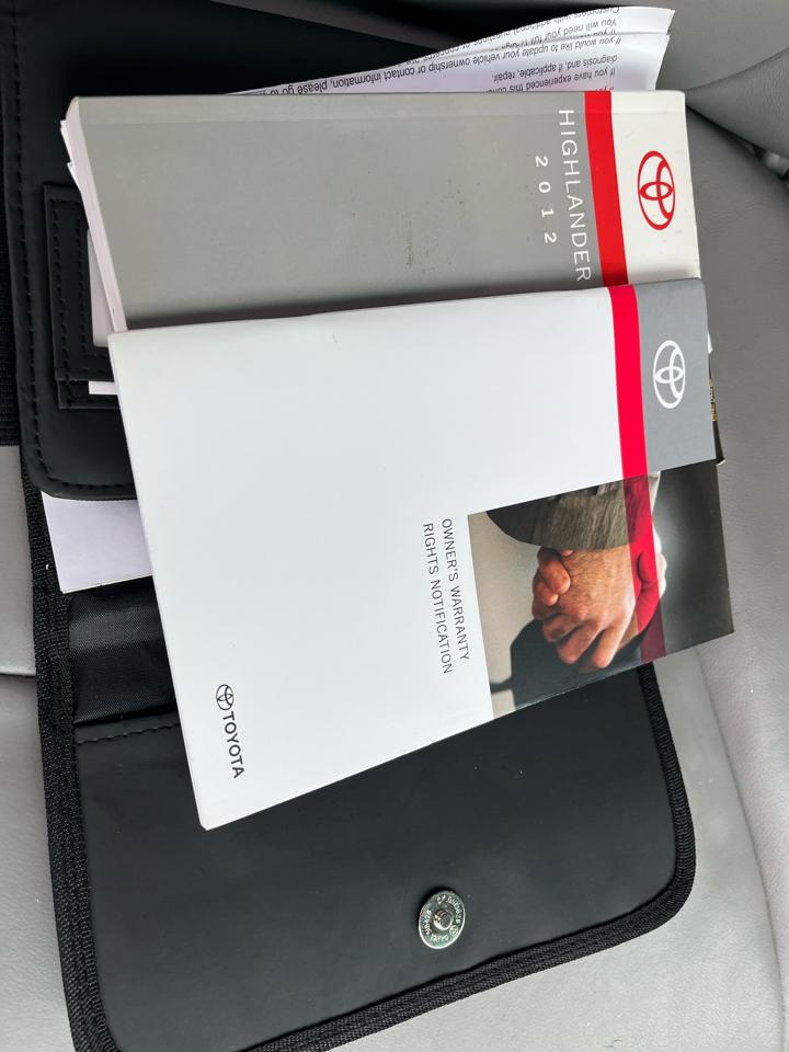 Toyota Highlander SE 4D SUV AWD 2012