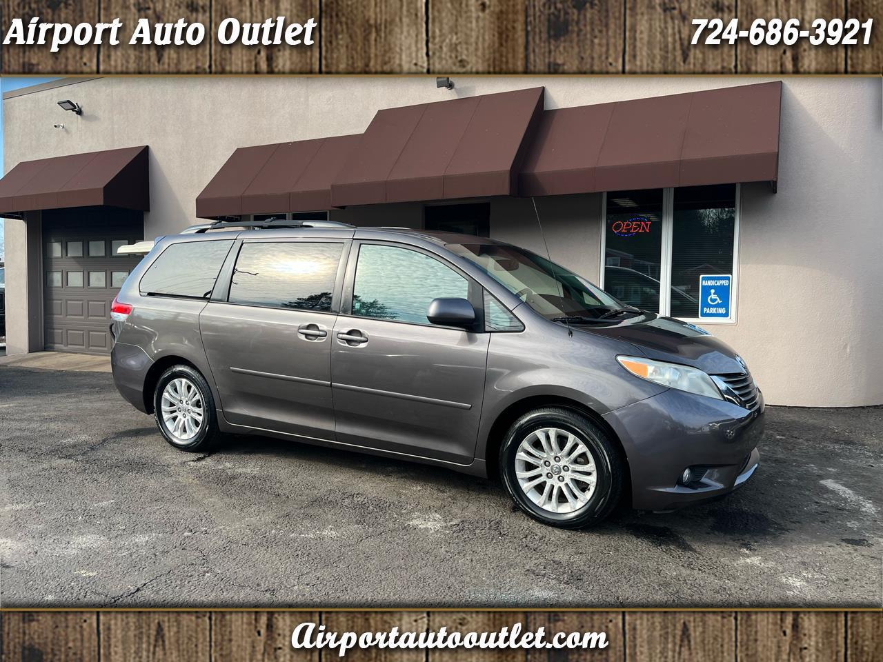 Toyota Sienna XLE FWD 8-Passenger V6 2012