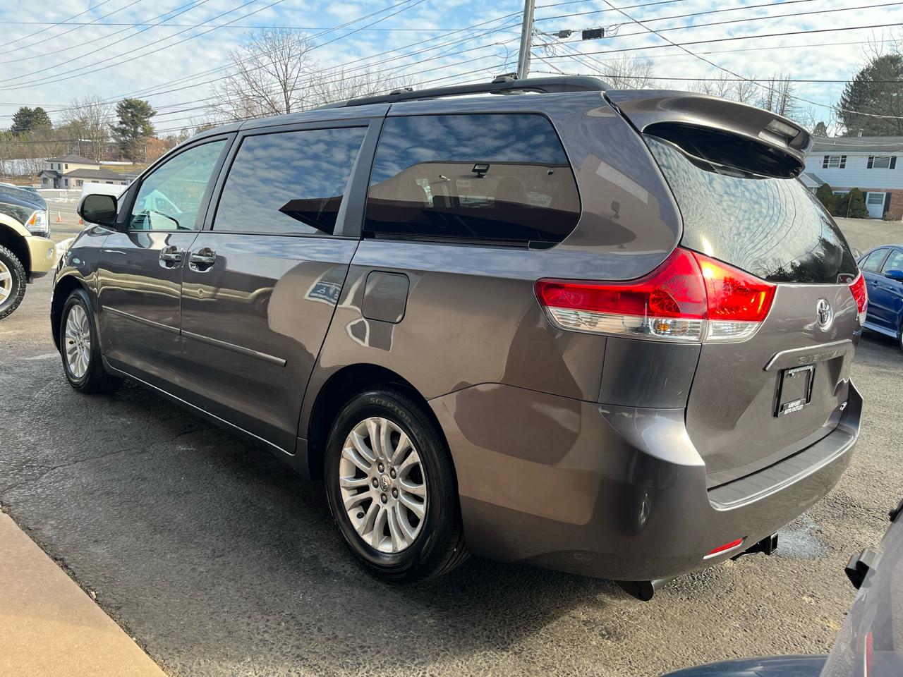 Toyota Sienna XLE FWD 8-Passenger V6 2012