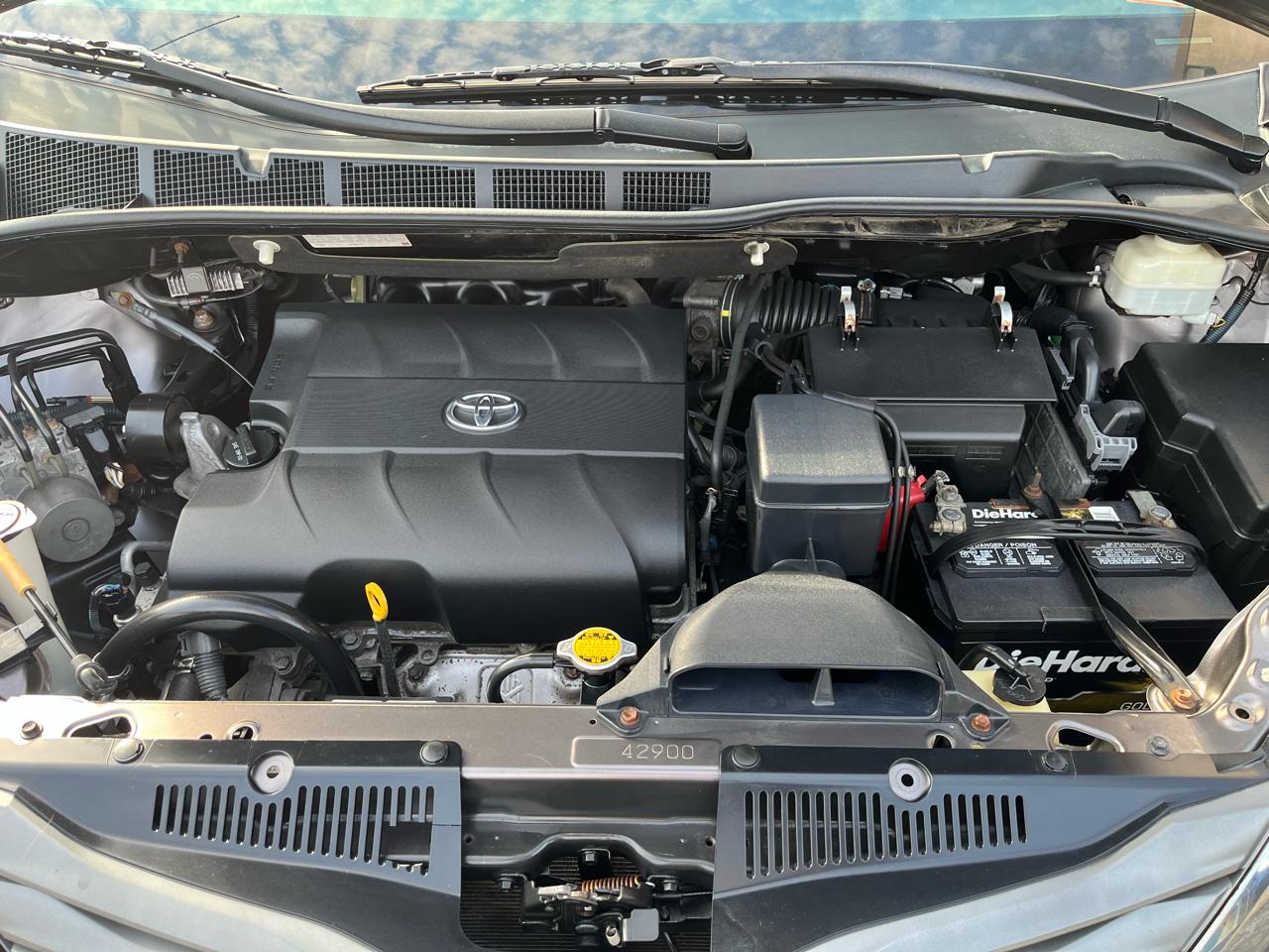 Toyota Sienna XLE FWD 8-Passenger V6 2012