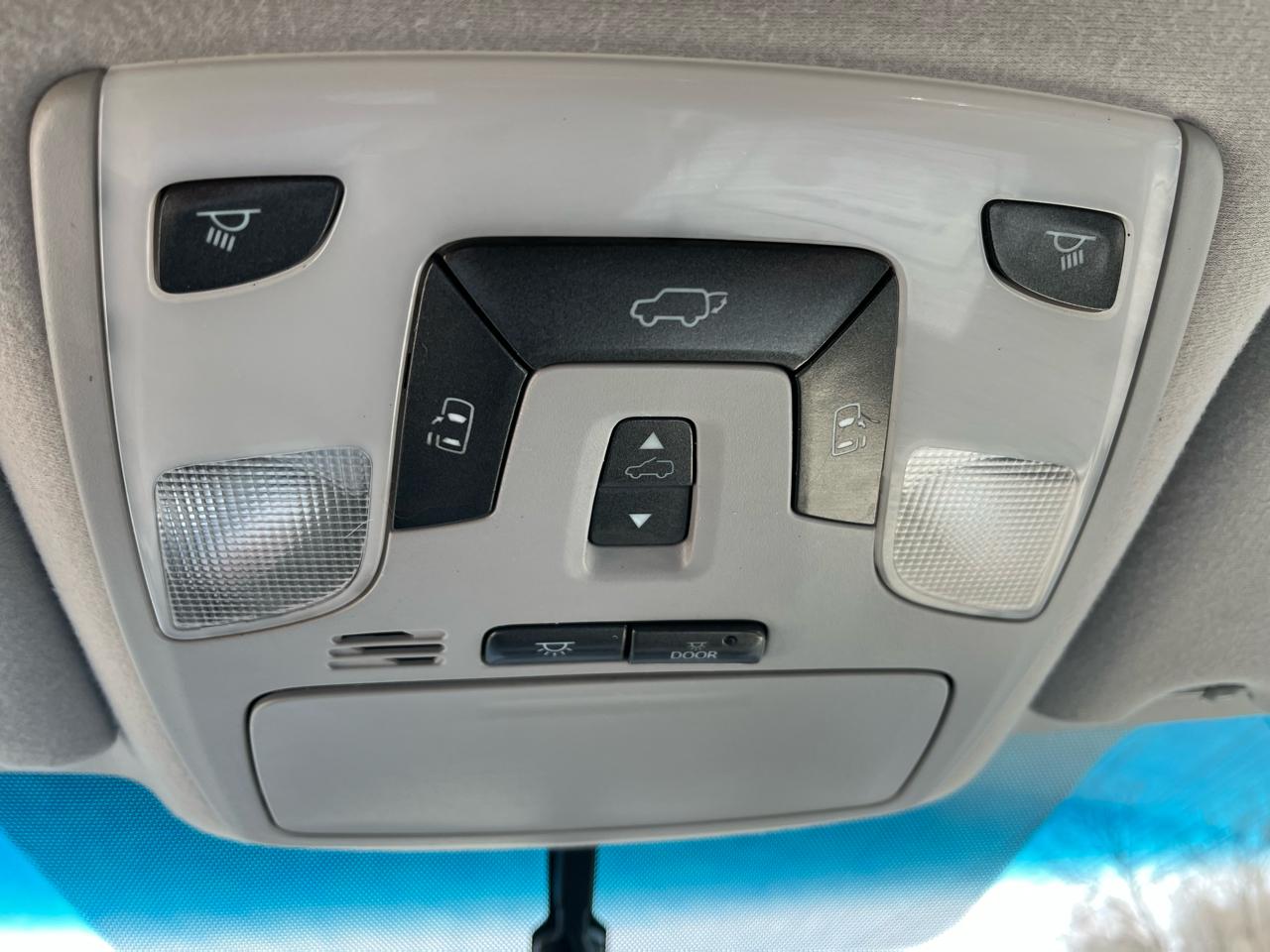 Toyota Sienna XLE FWD 8-Passenger V6 2012