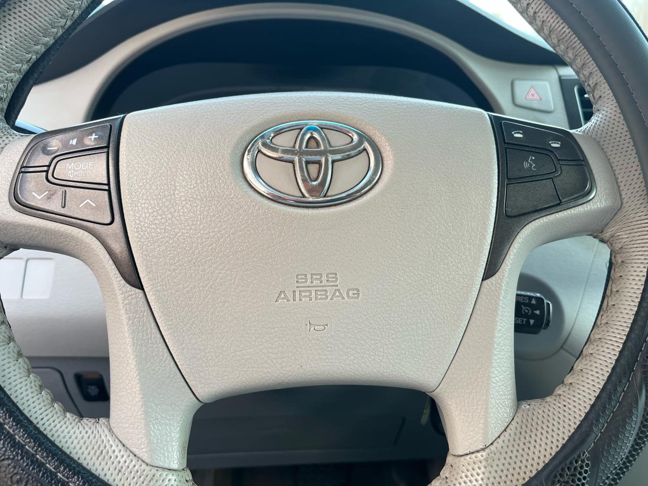 Toyota Sienna XLE FWD 8-Passenger V6 2012