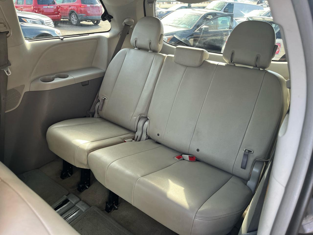 Toyota Sienna XLE FWD 8-Passenger V6 2012