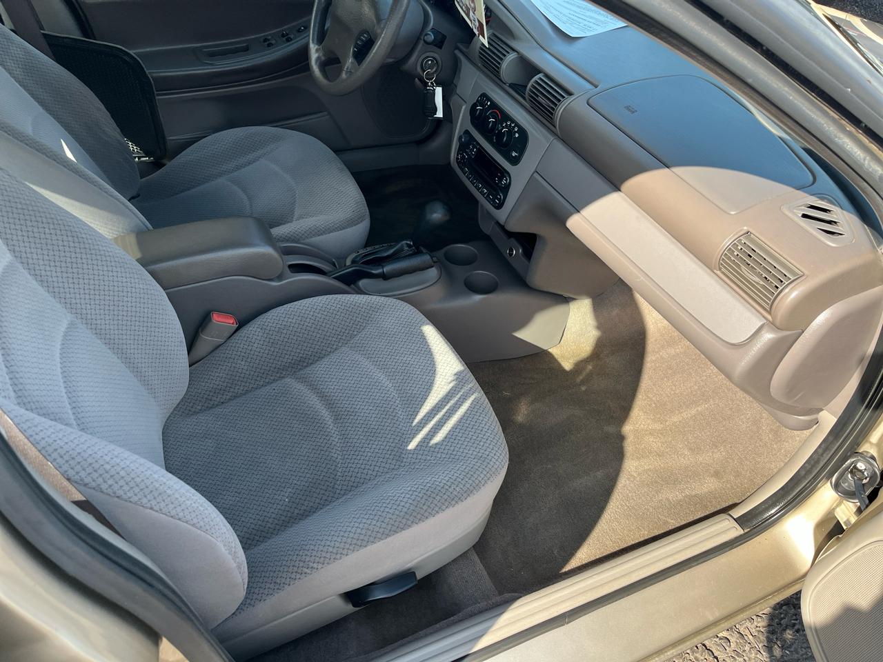 Chrysler Sebring Sedan 2004