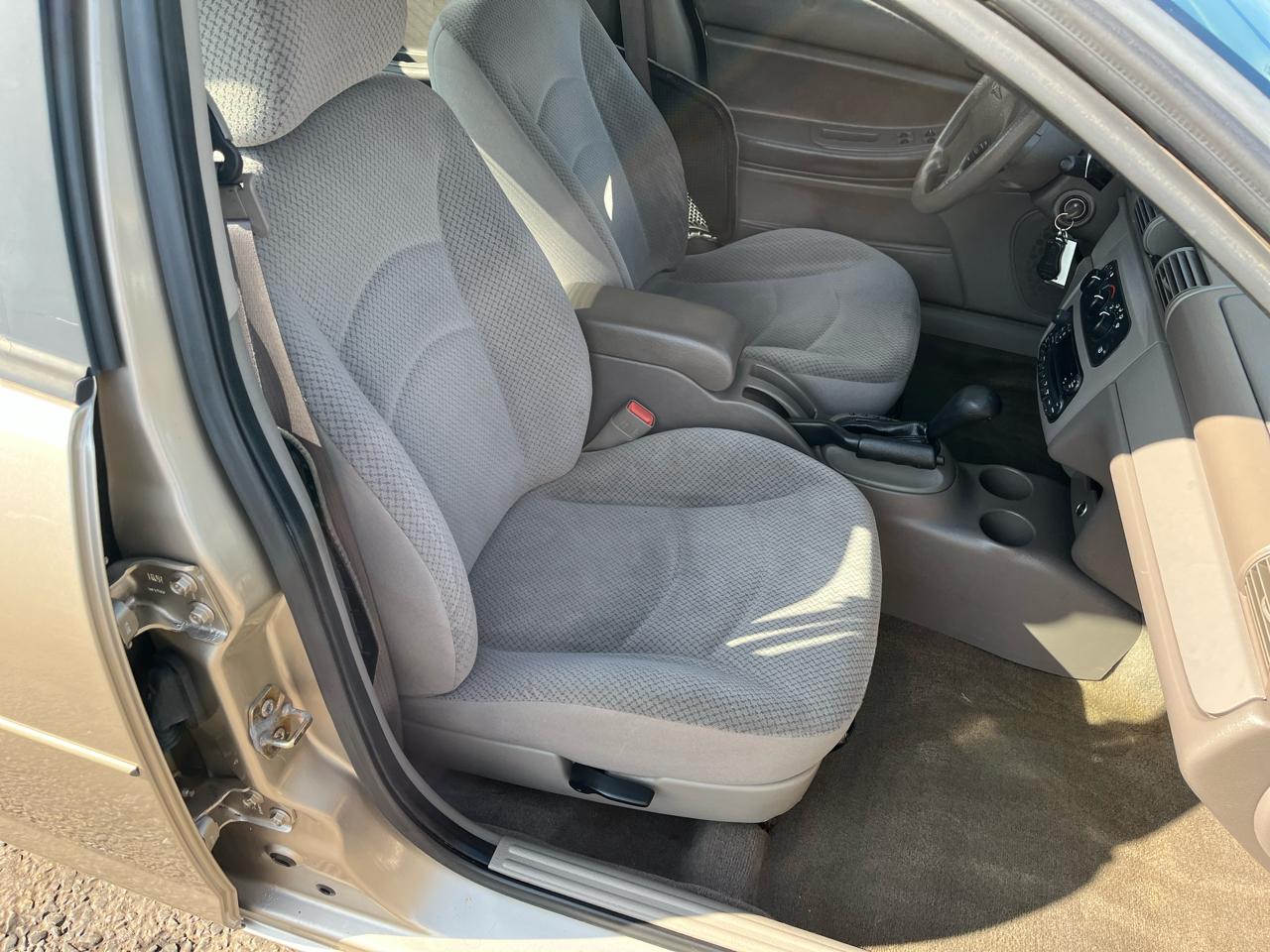 Chrysler Sebring Sedan 2004