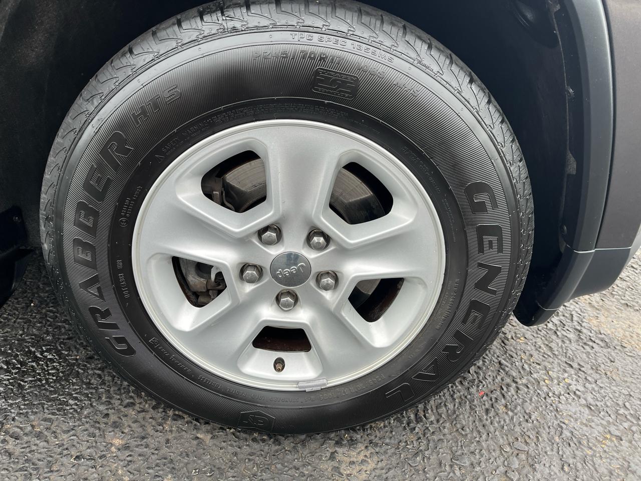 Jeep Grand Cherokee Laredo 4WD 2015