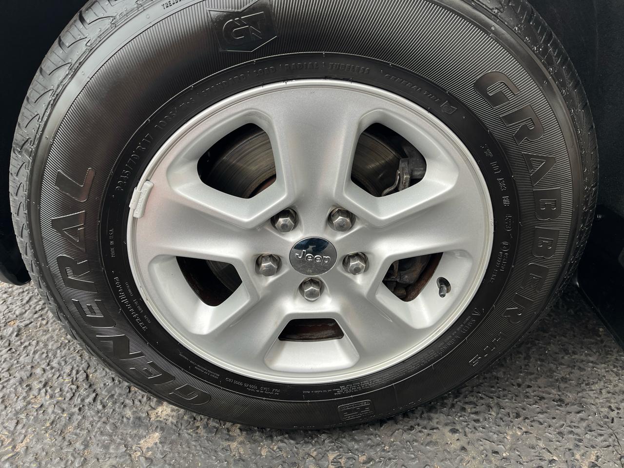 Jeep Grand Cherokee Laredo 4WD 2015