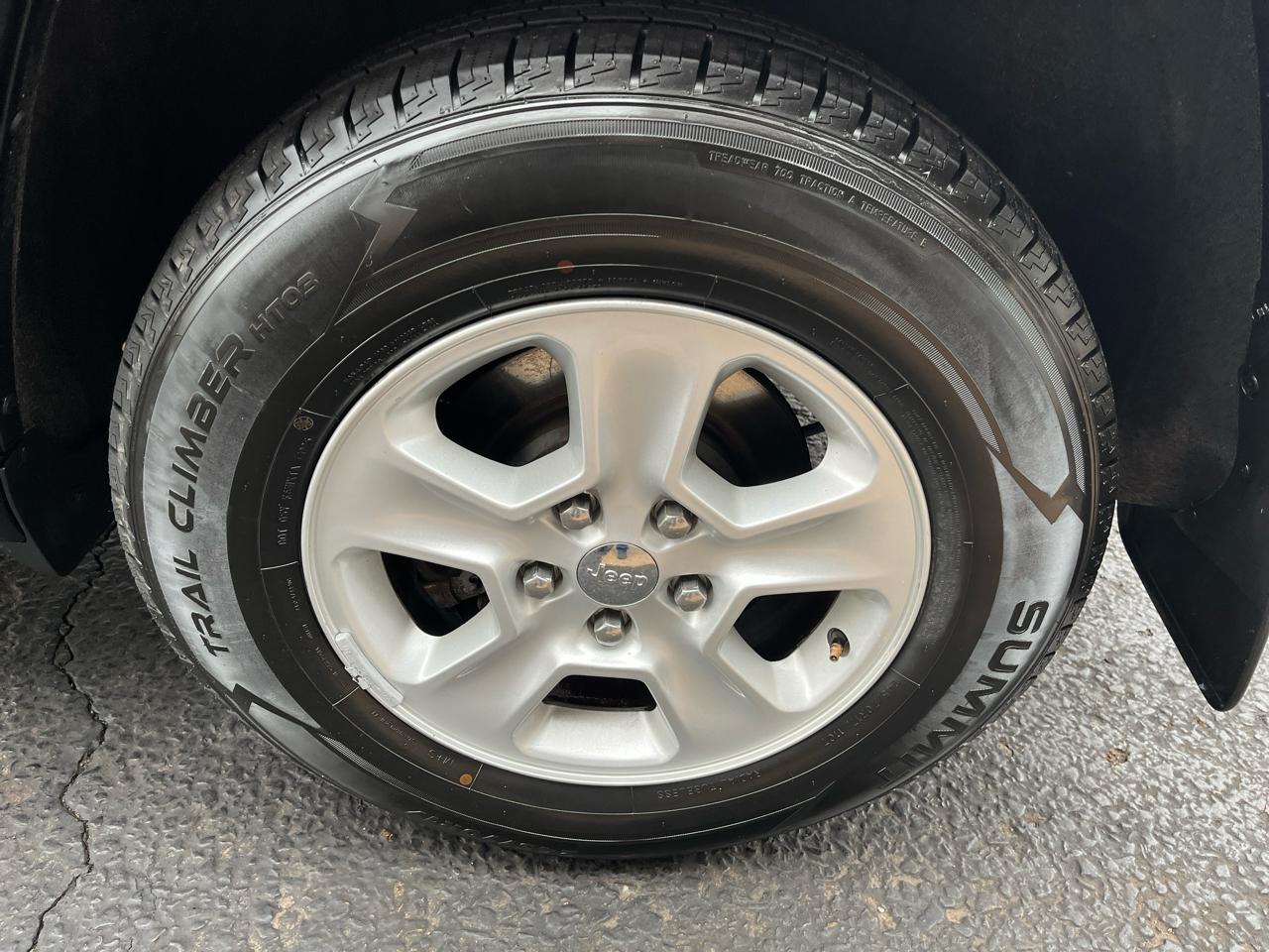 Jeep Grand Cherokee Laredo 4WD 2015