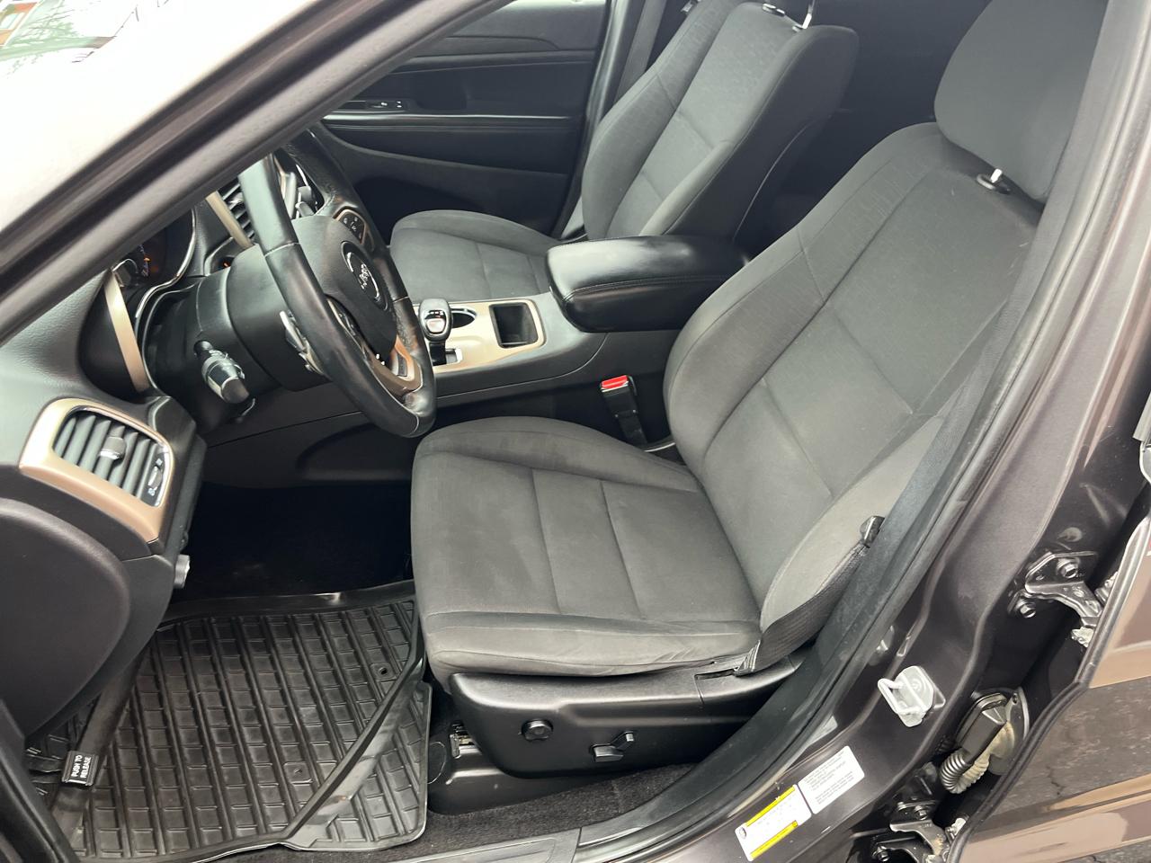 Jeep Grand Cherokee Laredo 4WD 2015