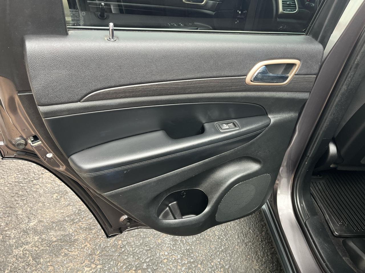 Jeep Grand Cherokee Laredo 4WD 2015