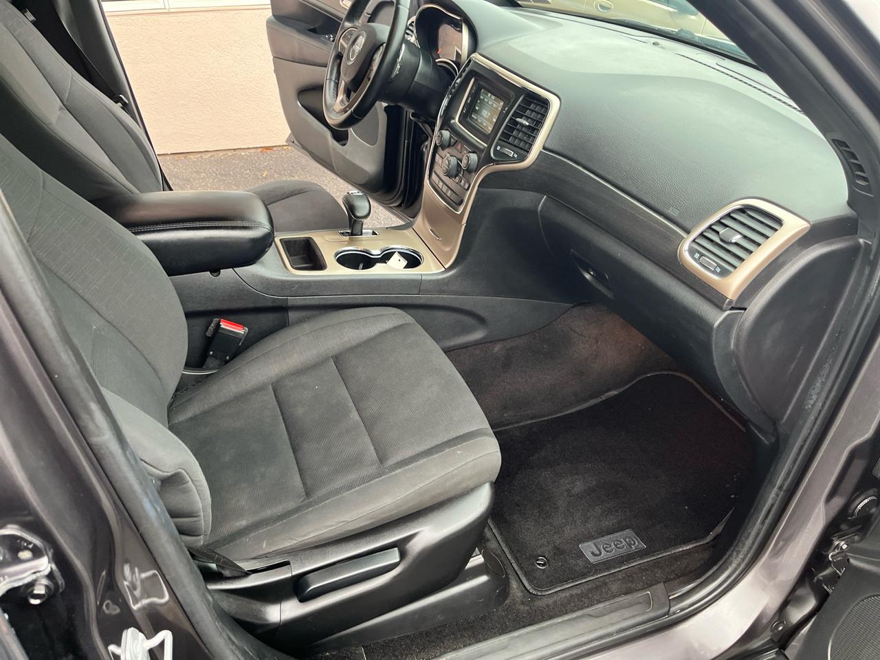 Jeep Grand Cherokee Laredo 4WD 2015