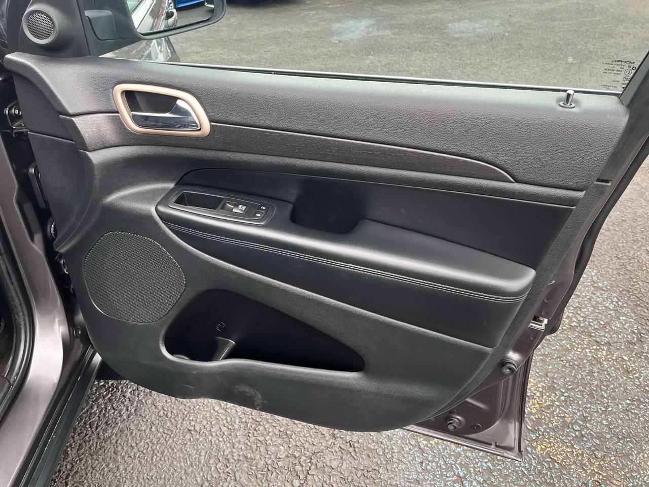 Jeep Grand Cherokee Laredo 4WD 2015