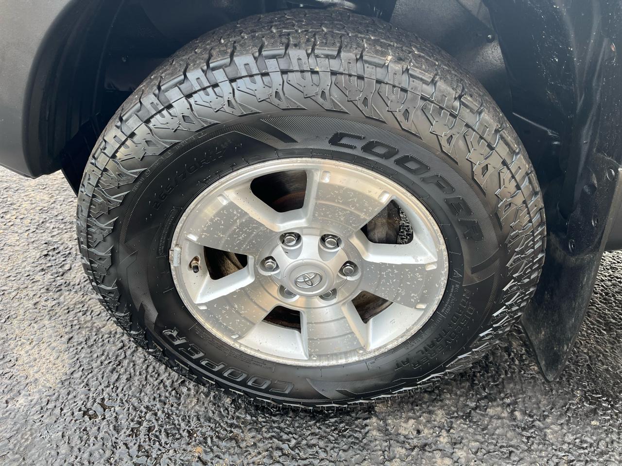 Toyota Tacoma Double Cab Long Bed V6 5AT 4WD 2015