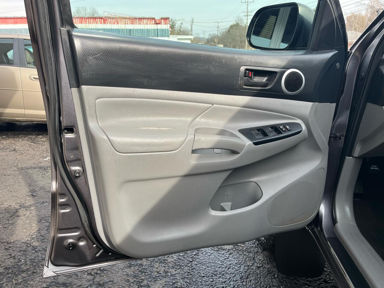 Toyota Tacoma Double Cab Long Bed V6 5AT 4WD 2015